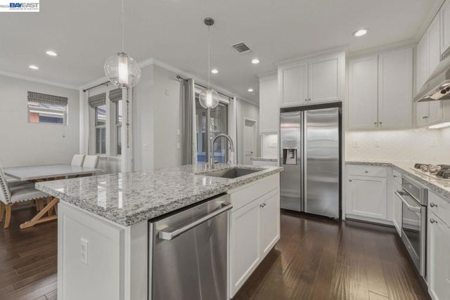 520 Sandalwood Dr, Livermore, CA 94551
