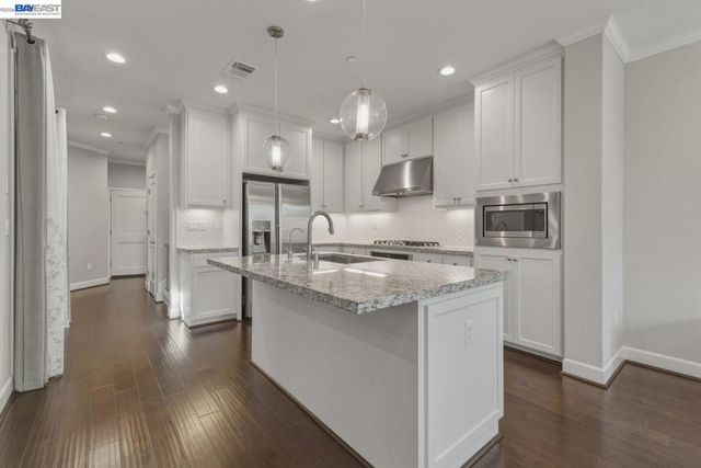 520 Sandalwood Dr, Livermore, CA 94551