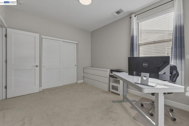520 Sandalwood Dr, Livermore, CA 94551