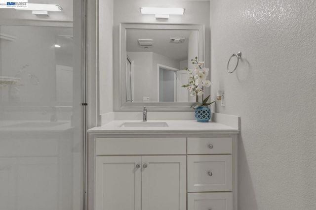 520 Sandalwood Dr, Livermore, CA 94551