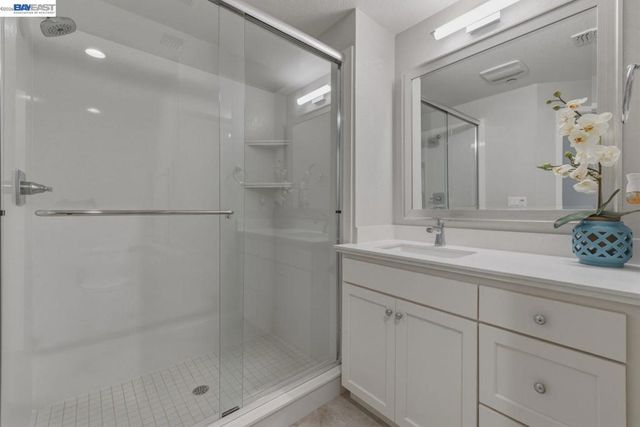 520 Sandalwood Dr, Livermore, CA 94551