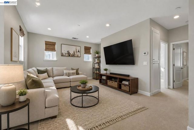 520 Sandalwood Dr, Livermore, CA 94551