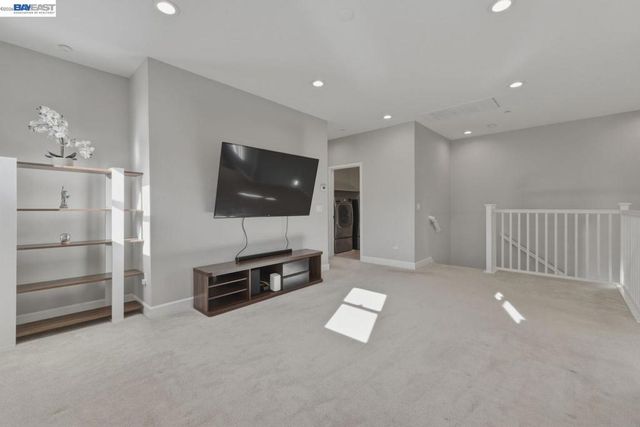 520 Sandalwood Dr, Livermore, CA 94551