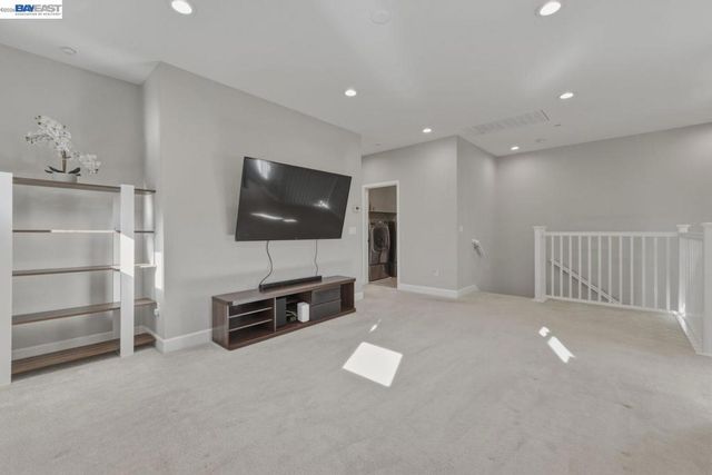 520 Sandalwood Dr, Livermore, CA 94551