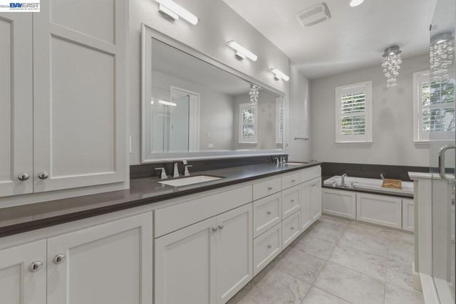 520 Sandalwood Dr, Livermore, CA 94551