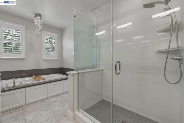 520 Sandalwood Dr, Livermore, CA 94551