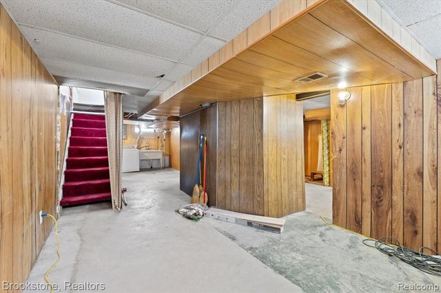 951 Argyle Avenue, Pontiac, MI 48341