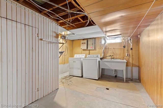 951 Argyle Avenue, Pontiac, MI 48341