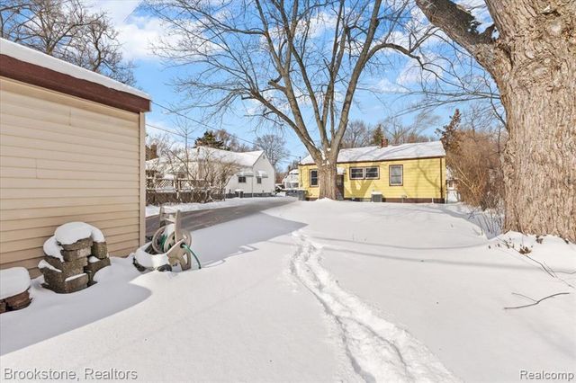 951 Argyle Avenue, Pontiac, MI 48341