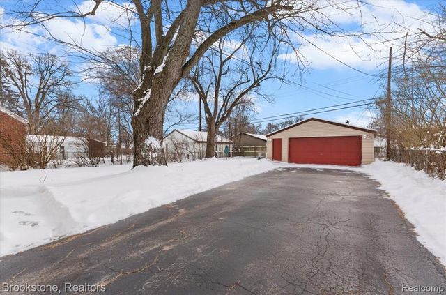 951 Argyle Avenue, Pontiac, MI 48341