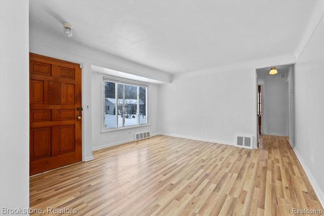 951 Argyle Avenue, Pontiac, MI 48341