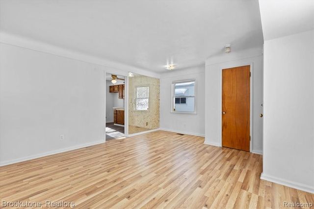 951 Argyle Avenue, Pontiac, MI 48341