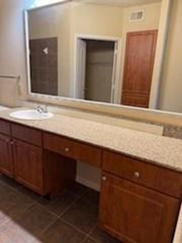 1711 Old Spanish Trail 221, Houston, TX 77054