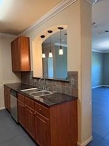 1711 Old Spanish Trail 221, Houston, TX 77054