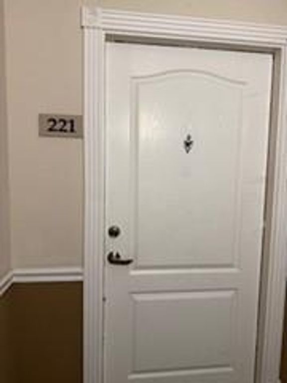 1711 Old Spanish Trail 221, Houston, TX 77054