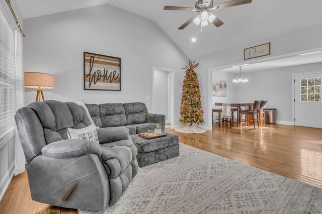 107 Smithfield Dr, Shelbyville, TN 37160