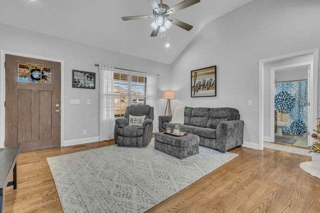 107 Smithfield Dr, Shelbyville, TN 37160