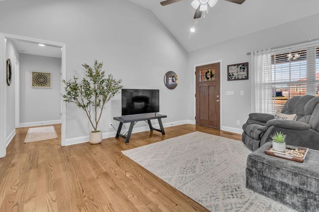 107 Smithfield Dr, Shelbyville, TN 37160