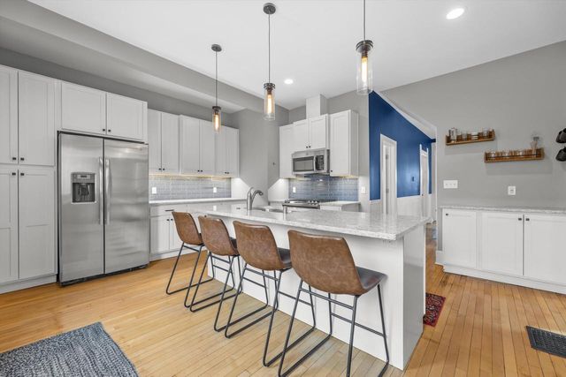 2013 N Booth STREET, Milwaukee, WI 53212