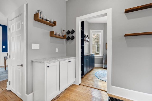 2013 N Booth STREET, Milwaukee, WI 53212