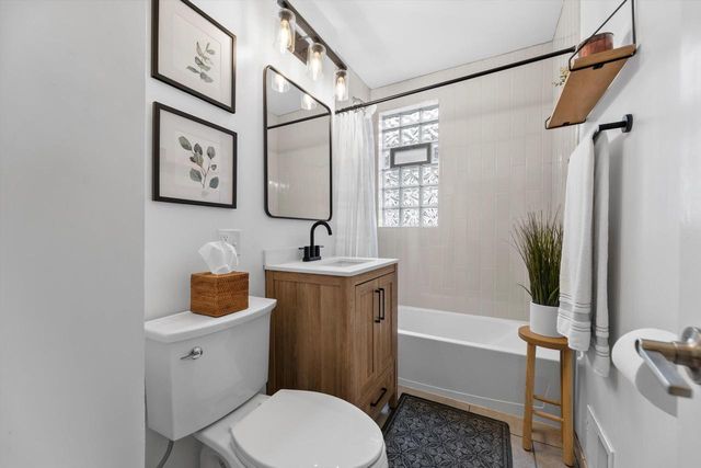 2013 N Booth STREET, Milwaukee, WI 53212