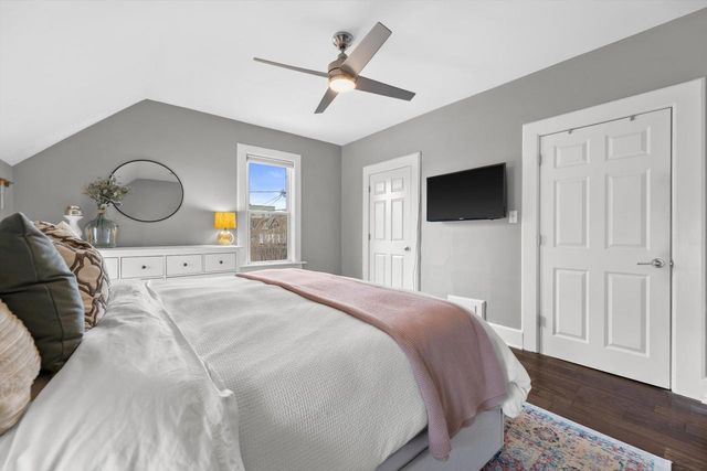 2013 N Booth STREET, Milwaukee, WI 53212