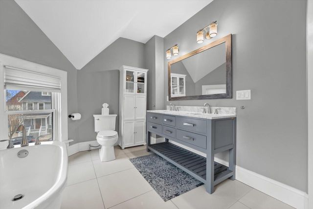 2013 N Booth STREET, Milwaukee, WI 53212