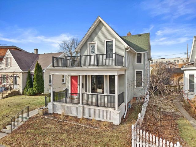 2013 N Booth STREET, Milwaukee, WI 53212