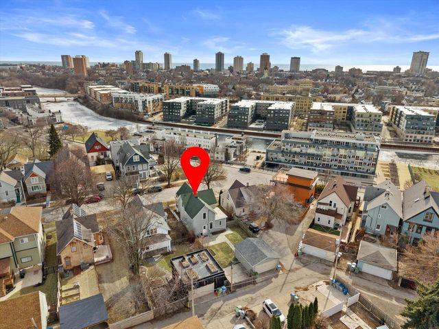 2013 N Booth STREET, Milwaukee, WI 53212