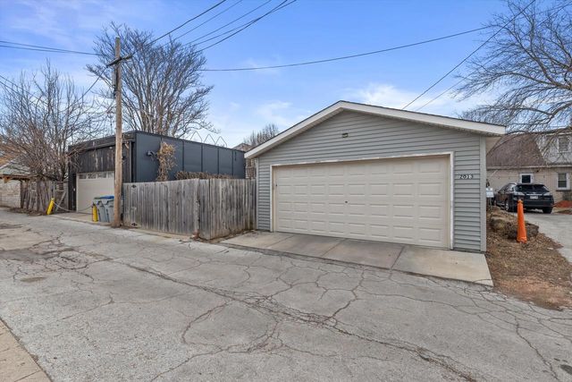 2013 N Booth STREET, Milwaukee, WI 53212