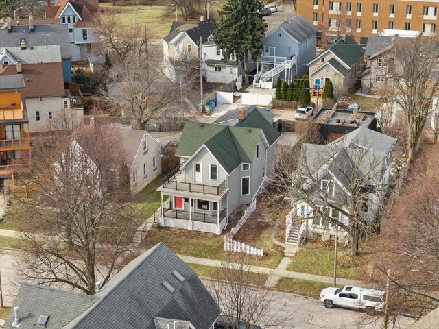 2013 N Booth STREET, Milwaukee, WI 53212