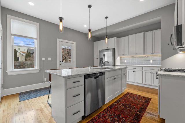 2013 N Booth STREET, Milwaukee, WI 53212