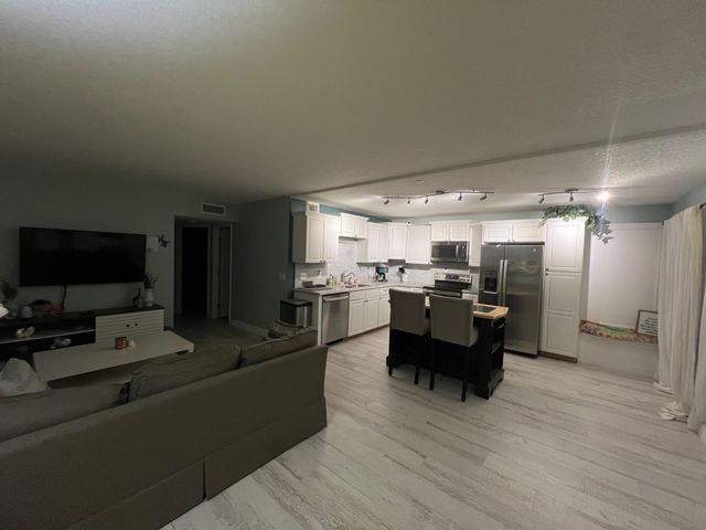 312 Southwind Dr, North Palm Beach, FL 33408