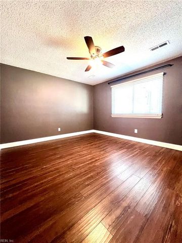 5069 Holly Farms DR, Virginia Beach, VA 23462