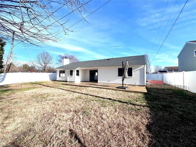 5069 Holly Farms DR, Virginia Beach, VA 23462