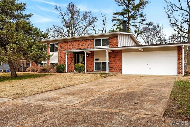 2165 E Humes Lane, Florissant, MO 63033