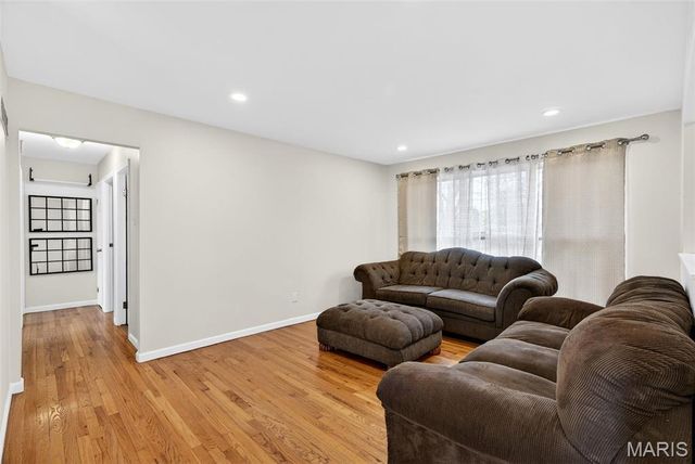 2165 E Humes Lane, Florissant, MO 63033