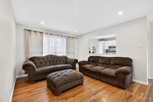 2165 E Humes Lane, Florissant, MO 63033