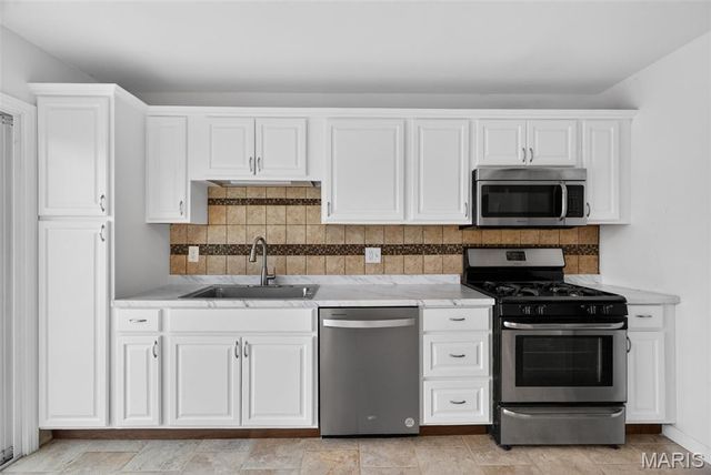 2165 E Humes Lane, Florissant, MO 63033