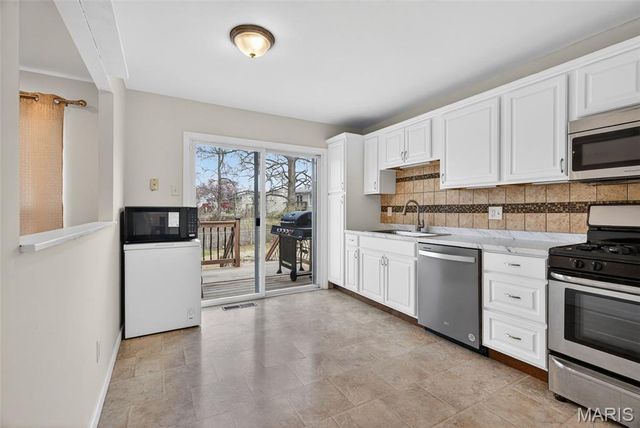 2165 E Humes Lane, Florissant, MO 63033