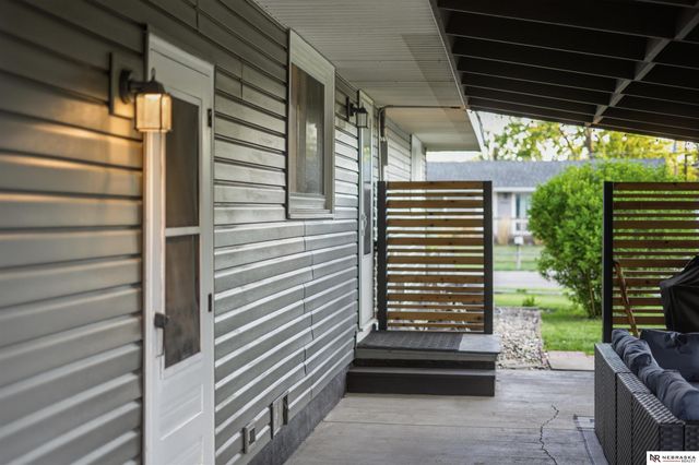 200 E Cherrywood Drive, Lincoln, NE 68510