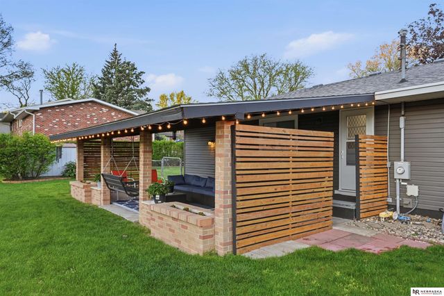 200 E Cherrywood Drive, Lincoln, NE 68510