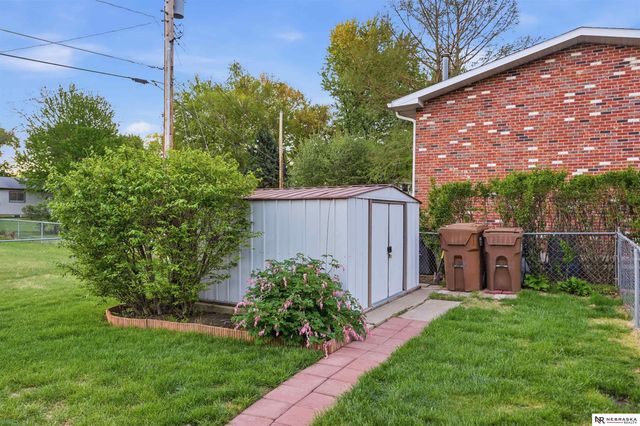 200 E Cherrywood Drive, Lincoln, NE 68510
