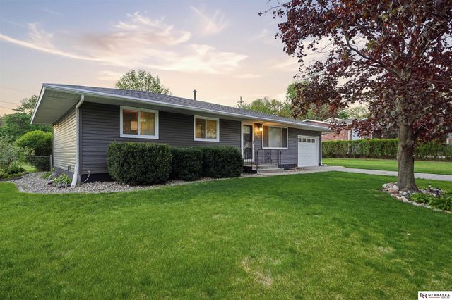 200 E Cherrywood Drive, Lincoln, NE 68510