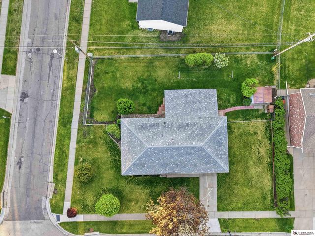 200 E Cherrywood Drive, Lincoln, NE 68510