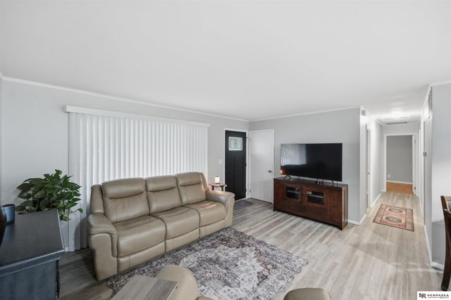 200 E Cherrywood Drive, Lincoln, NE 68510
