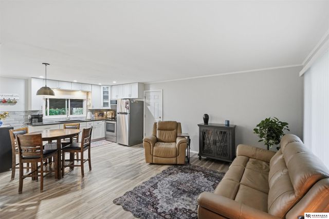 200 E Cherrywood Drive, Lincoln, NE 68510