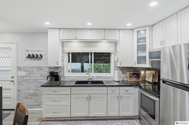 200 E Cherrywood Drive, Lincoln, NE 68510