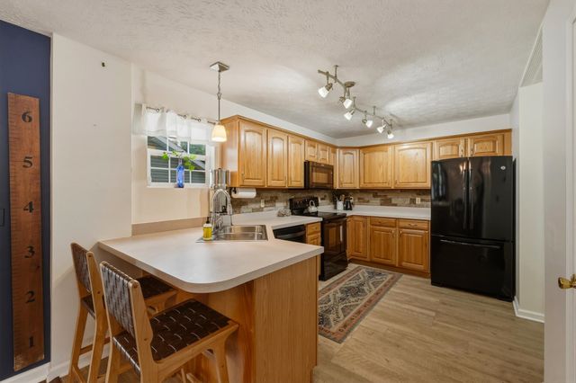 80 Palm Drive, Huntington, WV 25705