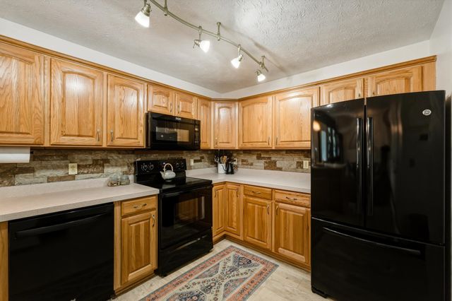 80 Palm Drive, Huntington, WV 25705
